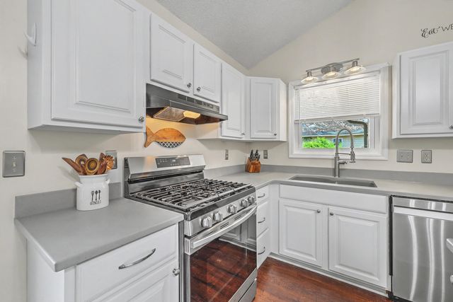 206 Jasmine Drive, Summerville, SC 29483