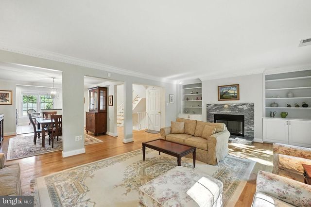 2319 S QUEEN ST, Arlington, VA 22202