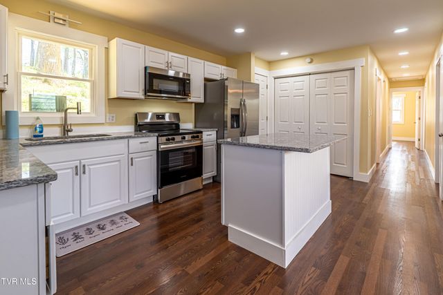 29344 Hillman Hwy Highway, Meadowview, VA 24361