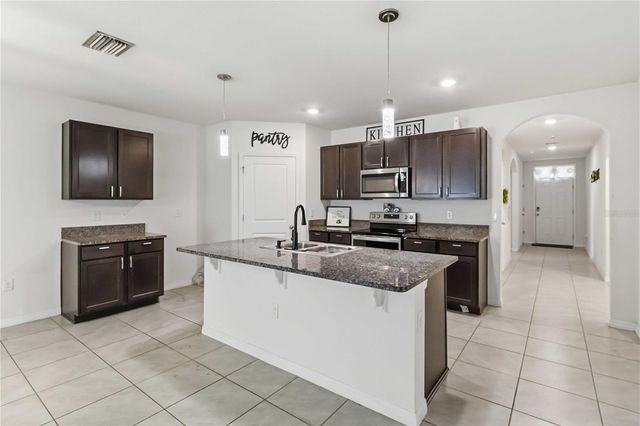 1702 JOHNSON POINTE DRIVE, Plant City, FL 33566