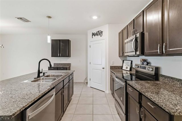 1702 JOHNSON POINTE DRIVE, Plant City, FL 33566