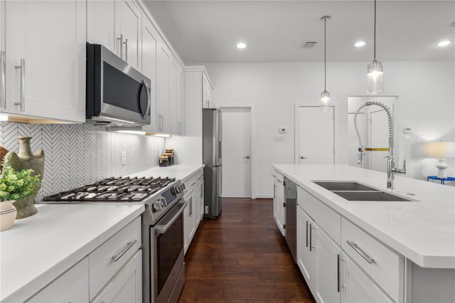 713 James Street, Houston, TX 77009