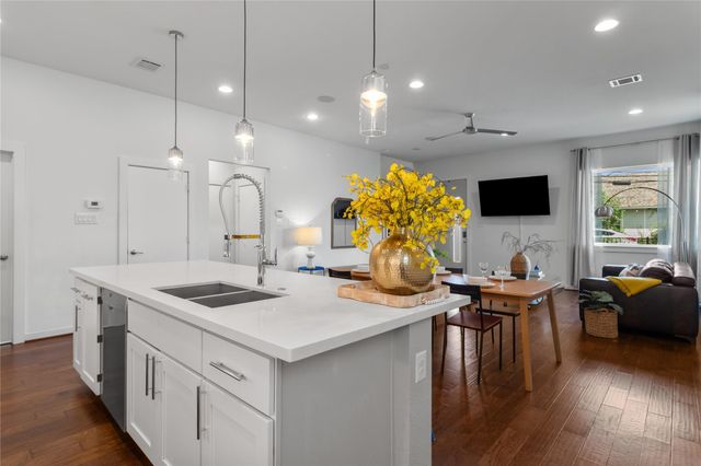713 James Street, Houston, TX 77009