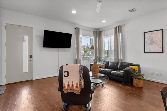 713 James Street, Houston, TX 77009