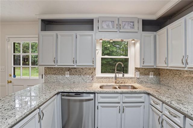 3839 Cotswold Drive SW, Lilburn, GA 30047