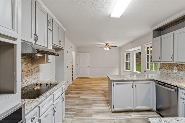 3839 Cotswold Drive SW, Lilburn, GA 30047