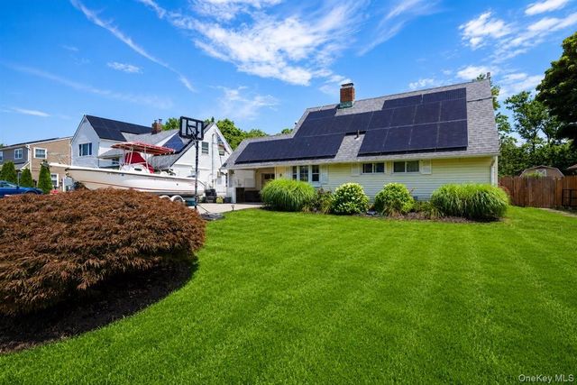 9 Skimmer Lane, Levittown, NY 11756