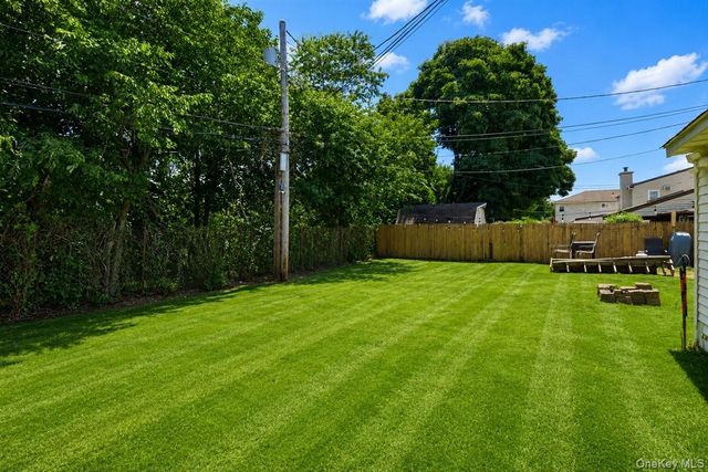 9 Skimmer Lane, Levittown, NY 11756