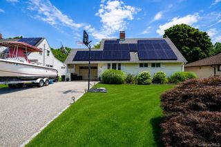 9 Skimmer Lane, Levittown, NY 11756