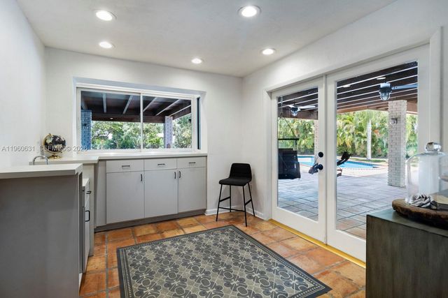 6255 SW 99th Ter, Pinecrest, FL 33156