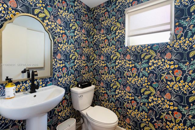 6255 SW 99th Ter, Pinecrest, FL 33156