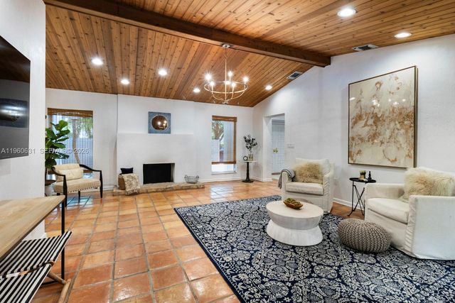 6255 SW 99th Ter, Pinecrest, FL 33156