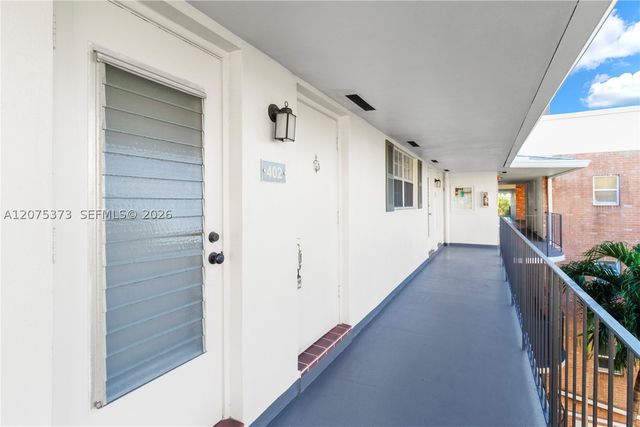 455 Paradise Isle Blvd 402, Hallandale Beach, FL 33009