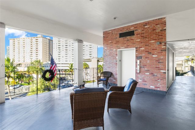 455 Paradise Isle Blvd 402, Hallandale Beach, FL 33009