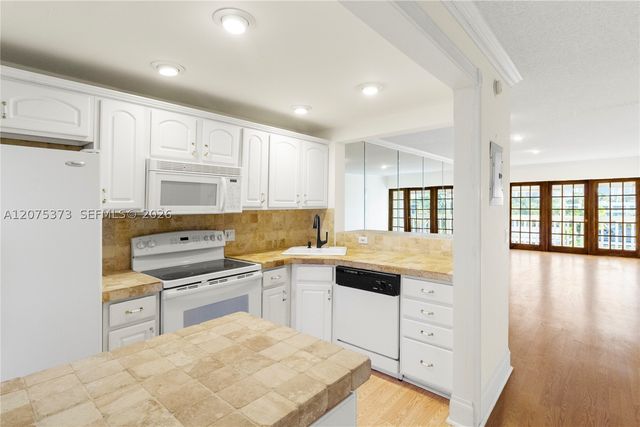 455 Paradise Isle Blvd 402, Hallandale Beach, FL 33009
