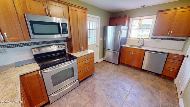 7 David Road, Colonie, NY 12110