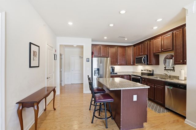 2 Francis Dr 405, Andover, MA 01810