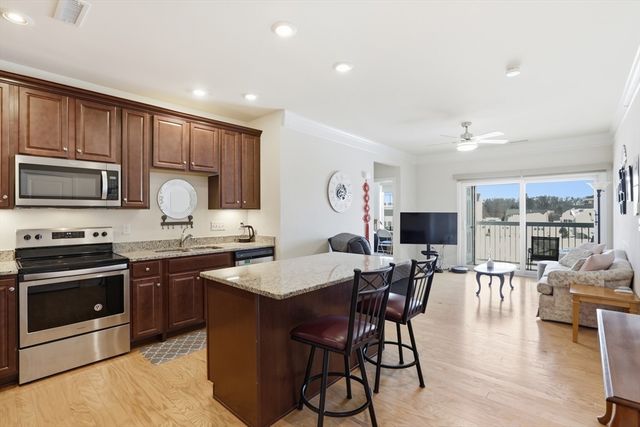 2 Francis Dr 405, Andover, MA 01810