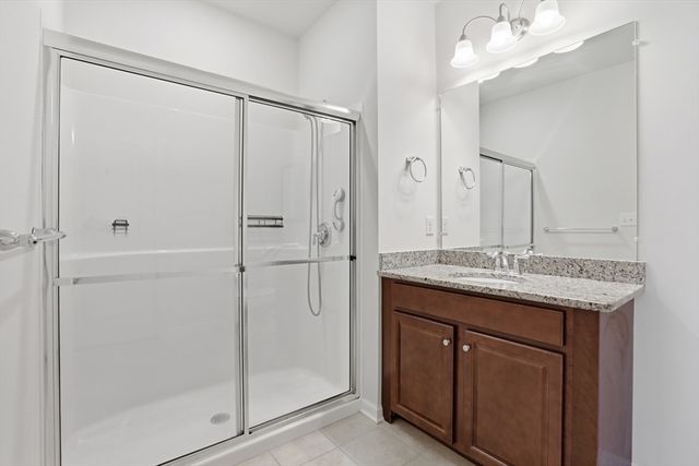 2 Francis Dr 405, Andover, MA 01810