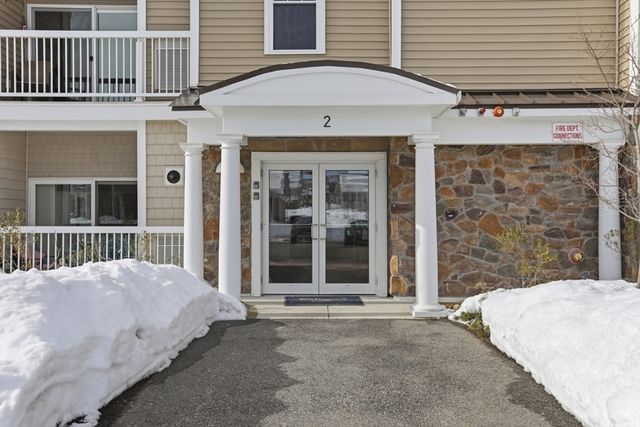 2 Francis Dr 405, Andover, MA 01810