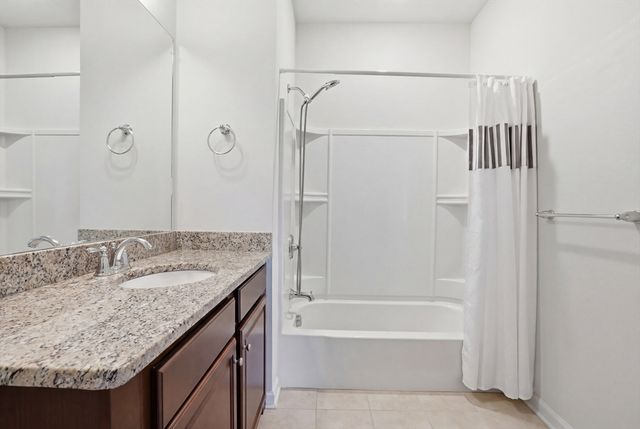 2 Francis Dr 405, Andover, MA 01810