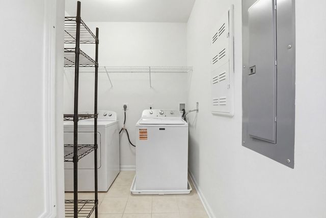 2 Francis Dr 405, Andover, MA 01810