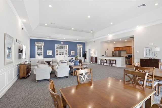 2 Francis Dr 405, Andover, MA 01810