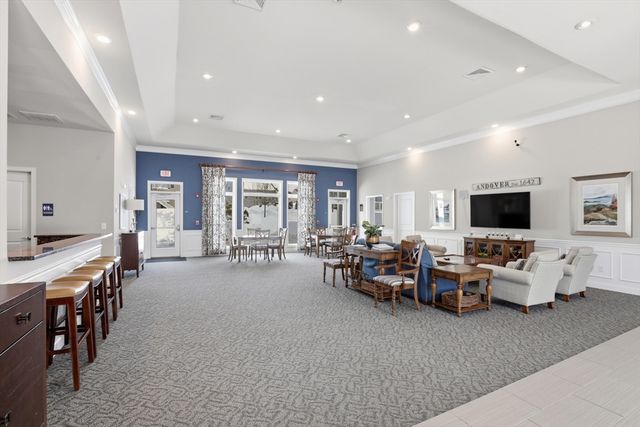 2 Francis Dr 405, Andover, MA 01810