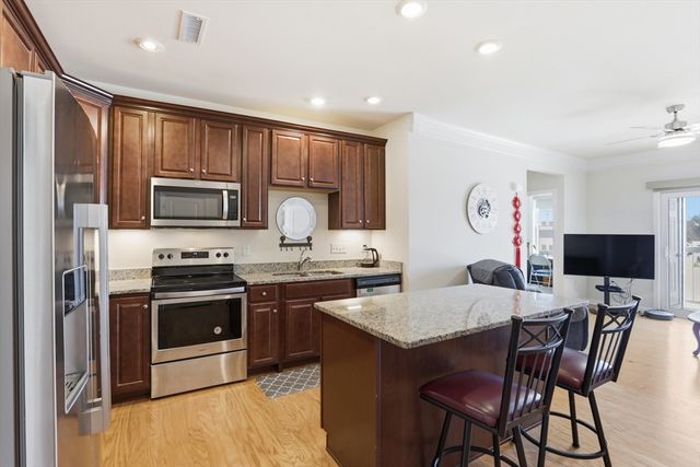 2 Francis Dr 405, Andover, MA 01810