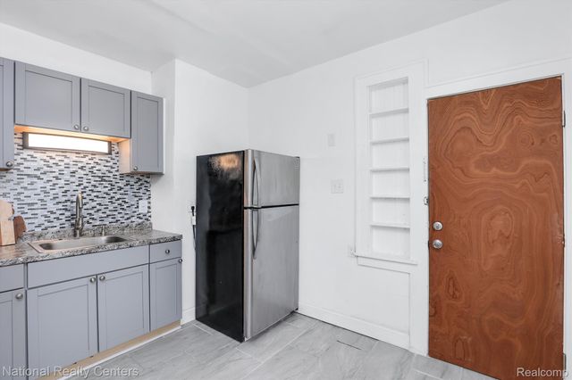 295 Eastlawn Street, Detroit, MI 48215