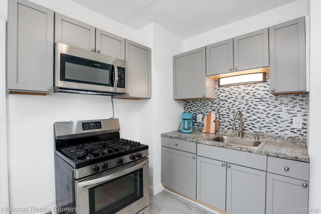 295 Eastlawn Street, Detroit, MI 48215