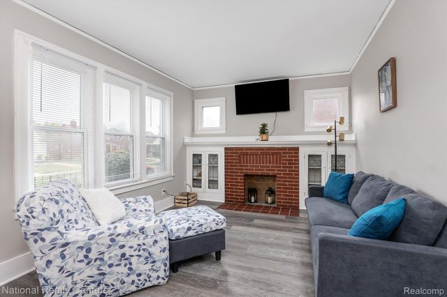 295 Eastlawn Street, Detroit, MI 48215