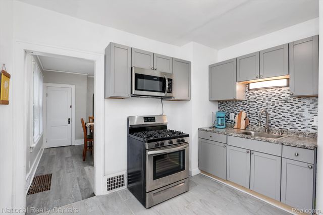 295 Eastlawn Street, Detroit, MI 48215