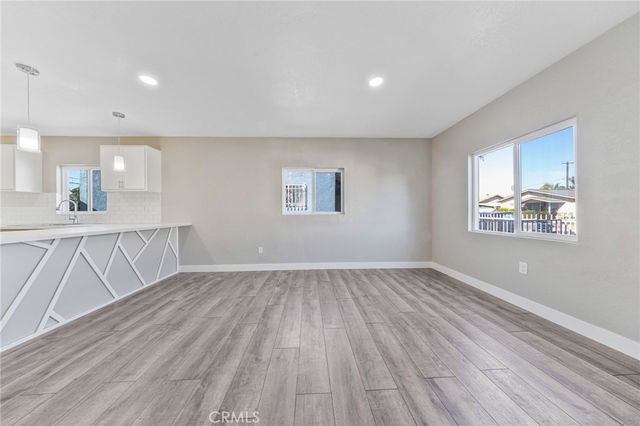 1202 E 76th Street, Los Angeles, CA 90001