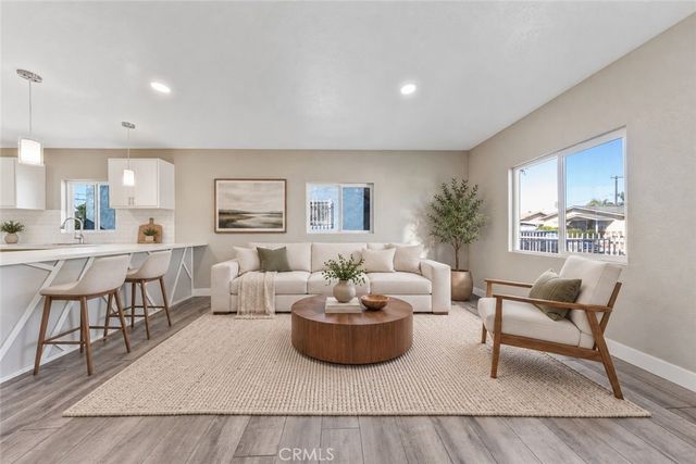 1202 E 76th Street, Los Angeles, CA 90001