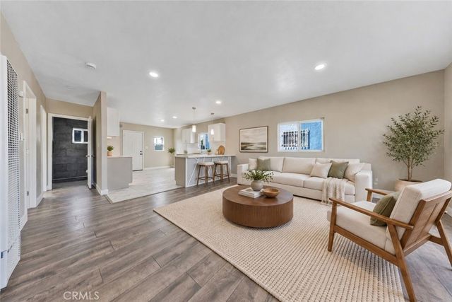 1202 E 76th Street, Los Angeles, CA 90001