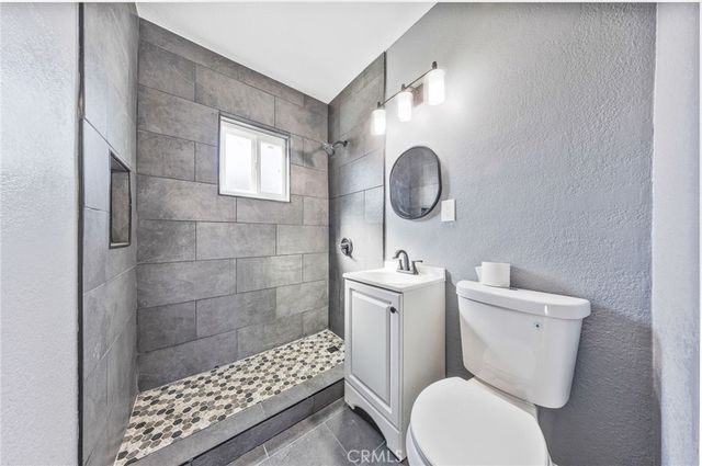 1202 E 76th Street, Los Angeles, CA 90001