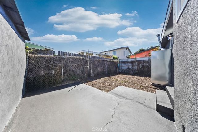 1202 E 76th Street, Los Angeles, CA 90001