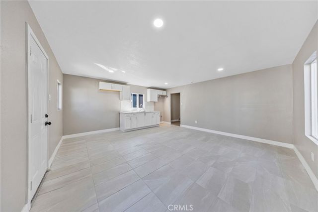 1202 E 76th Street, Los Angeles, CA 90001