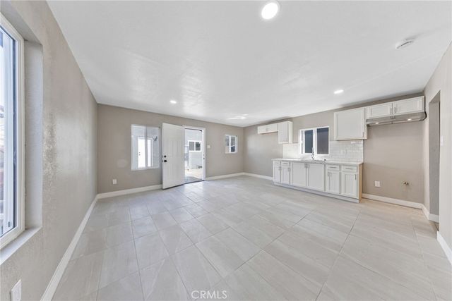 1202 E 76th Street, Los Angeles, CA 90001