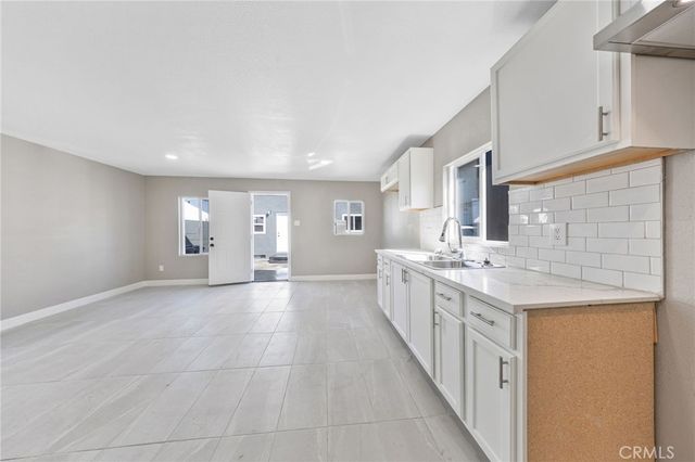 1202 E 76th Street, Los Angeles, CA 90001