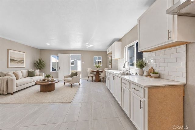 1202 E 76th Street, Los Angeles, CA 90001