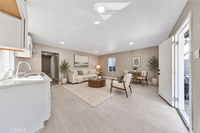 1202 E 76th Street, Los Angeles, CA 90001