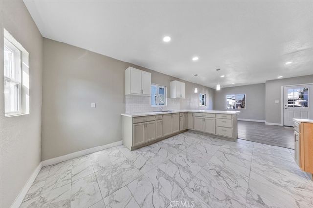 1202 E 76th Street, Los Angeles, CA 90001