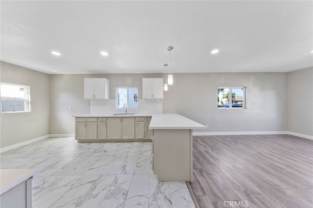 1202 E 76th Street, Los Angeles, CA 90001