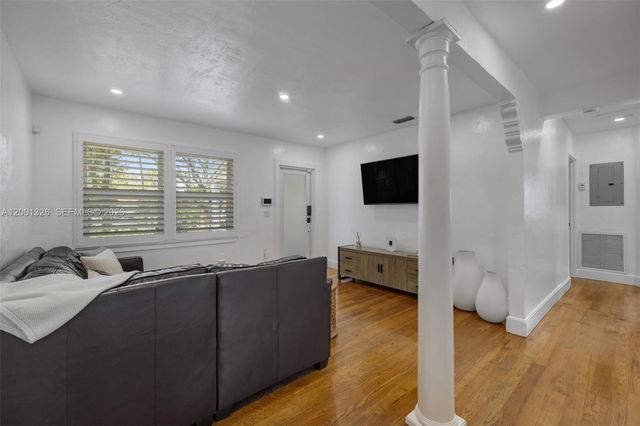 6382 SW 38th St, Miami, FL 33155