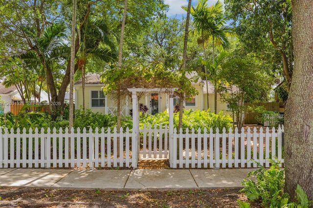 6382 SW 38th St, Miami, FL 33155