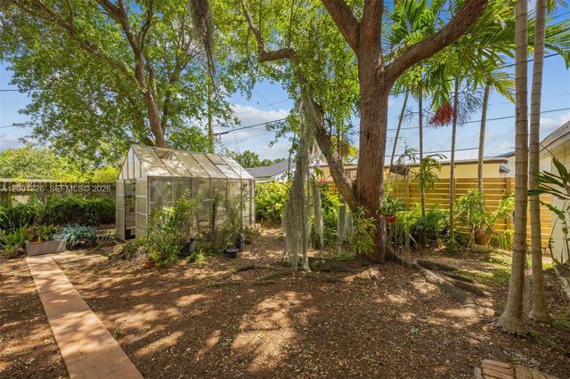 6382 SW 38th St, Miami, FL 33155