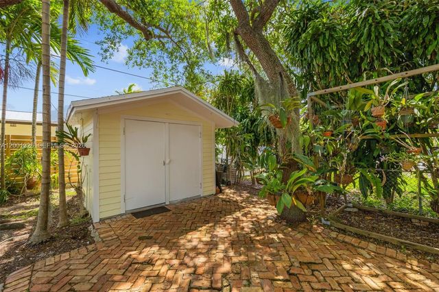 6382 SW 38th St, Miami, FL 33155