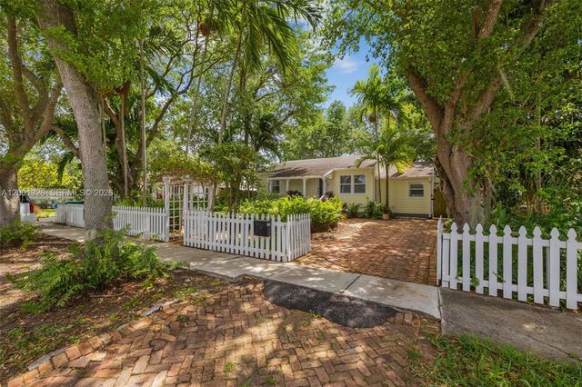 6382 SW 38th St, Miami, FL 33155